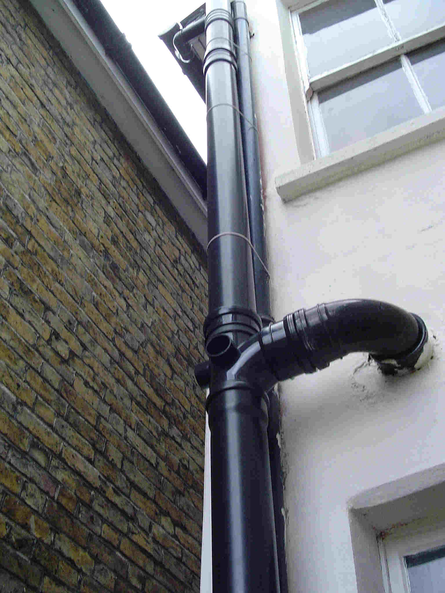 Simple Exterior Drain Pipe for Living room